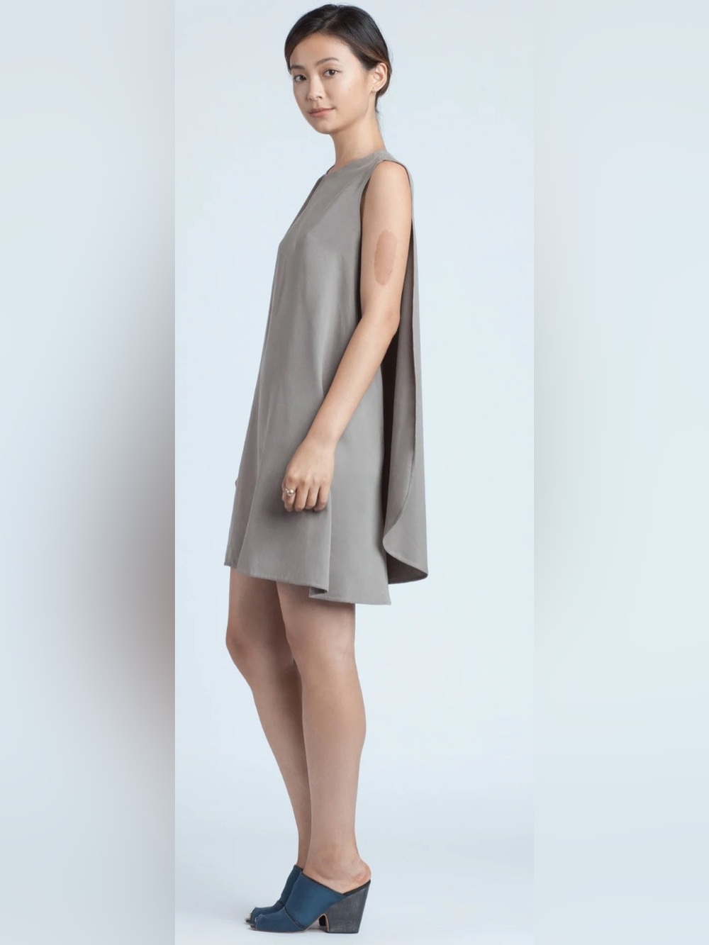 Kaarem Piece of Air Sleeveless Overlap Dress